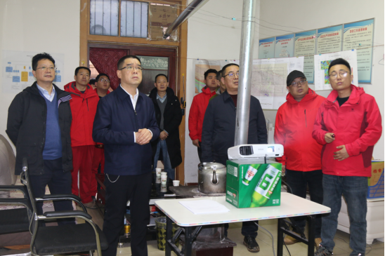 93c05d7b963db944752c189c6fd95e8e.png 屈永安深入陜西地礦綜合隊(duì)檢查指導(dǎo)工作看望慰問(wèn)一線員工(2)(1)29.png