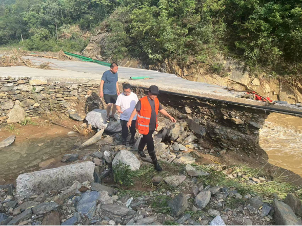 a1933c57dced76d4320130846f22e4bb.png 陜西地礦綜合隊商洛支隊在山陽縣漫川關(guān)開展防汛應(yīng)急工作662.png